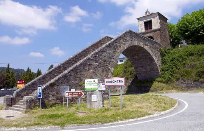 Es-posible-dejar-el-coche-aparcado-en-Portomarin-de-Camino-a-santiago-de-Compostela